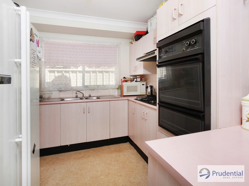 6 Strouthion Court, Green Valley NSW 2168