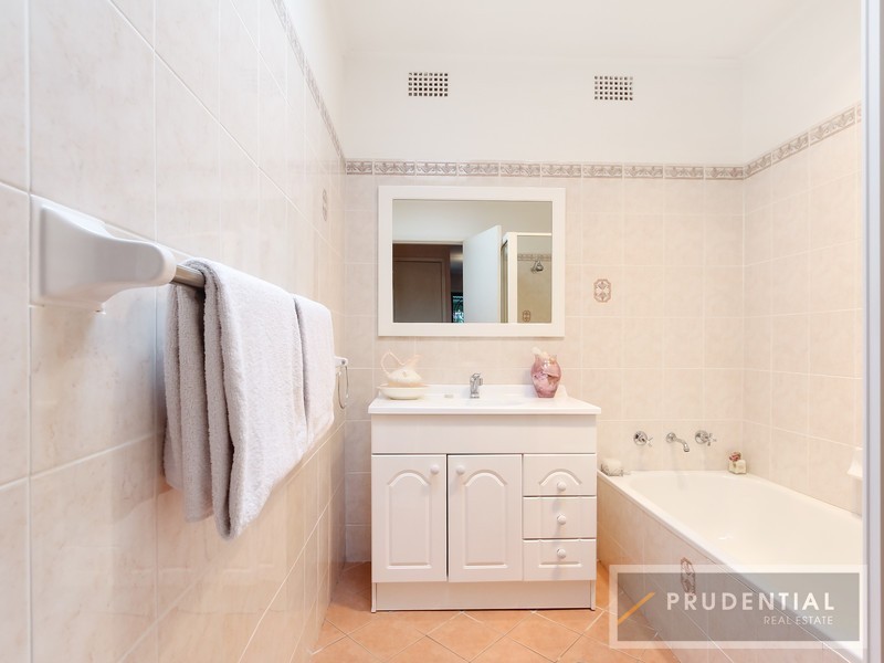 26 Weir Crescent, Lurnea NSW 2170