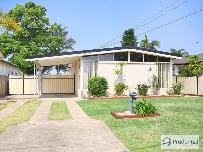 17 Weir Cr, Lurnea NSW 2170