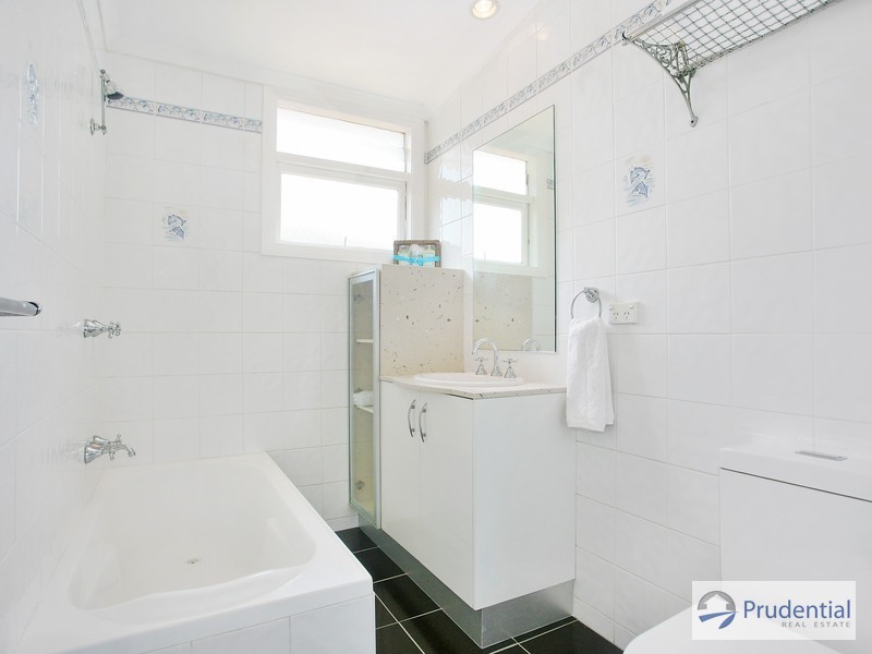 17 Weir Cr, Lurnea NSW 2170