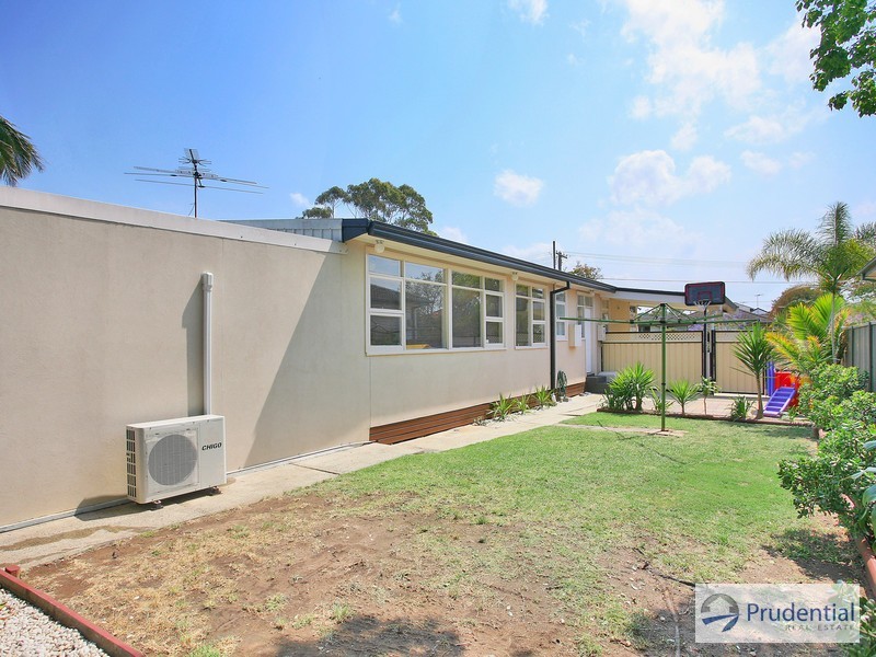 17 Weir Cr, Lurnea NSW 2170