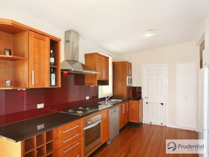 17 Weir Cr, Lurnea NSW 2170