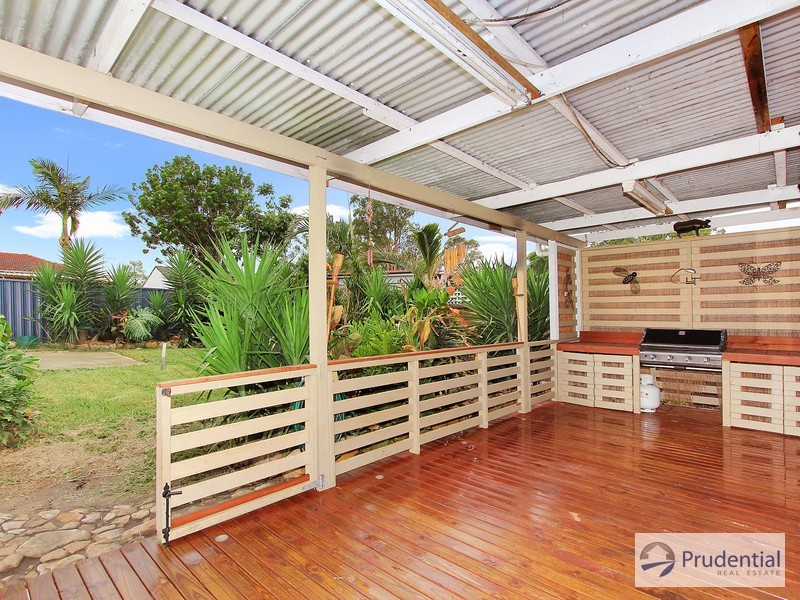 33 Lyndley St, Busby NSW 2168