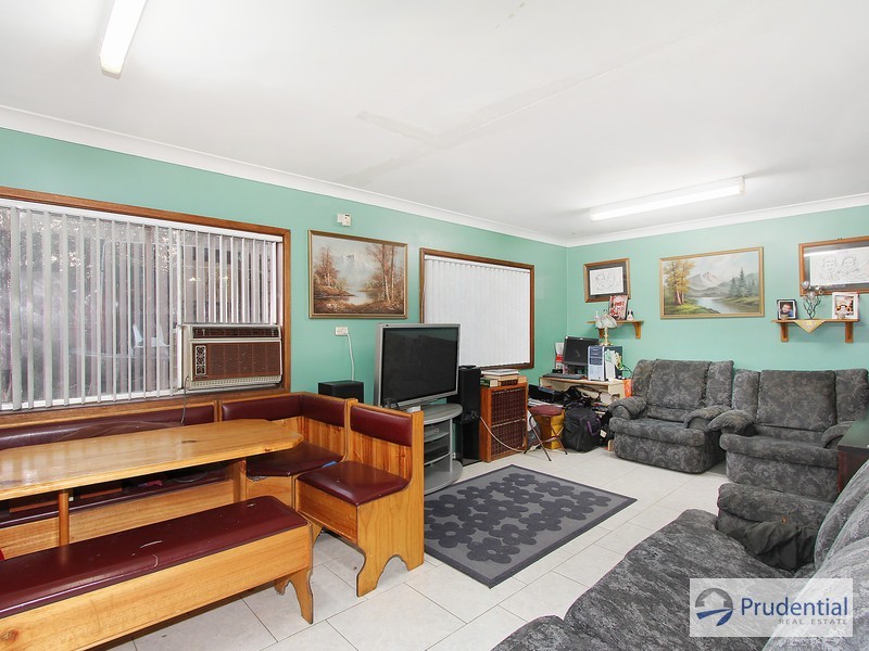 5 Paine Ave, Moorebank NSW 2170