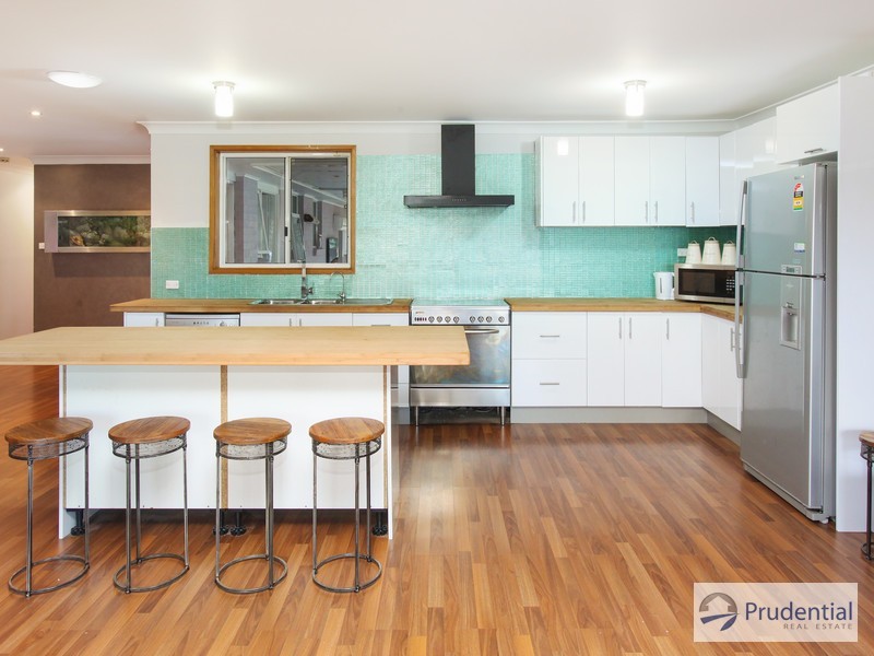 15 Sandown Cl, Casula NSW 2170