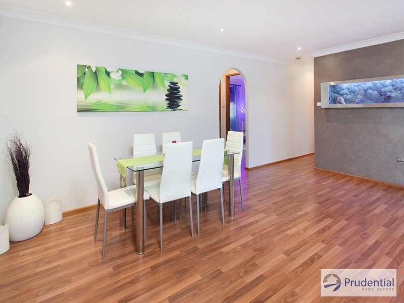 15 Sandown Cl, Casula NSW 2170