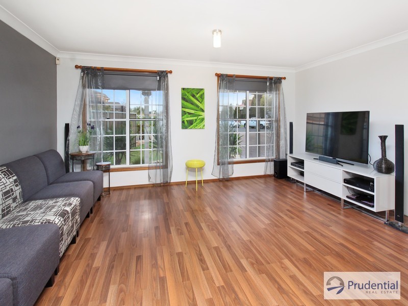 15 Sandown Cl, Casula NSW 2170