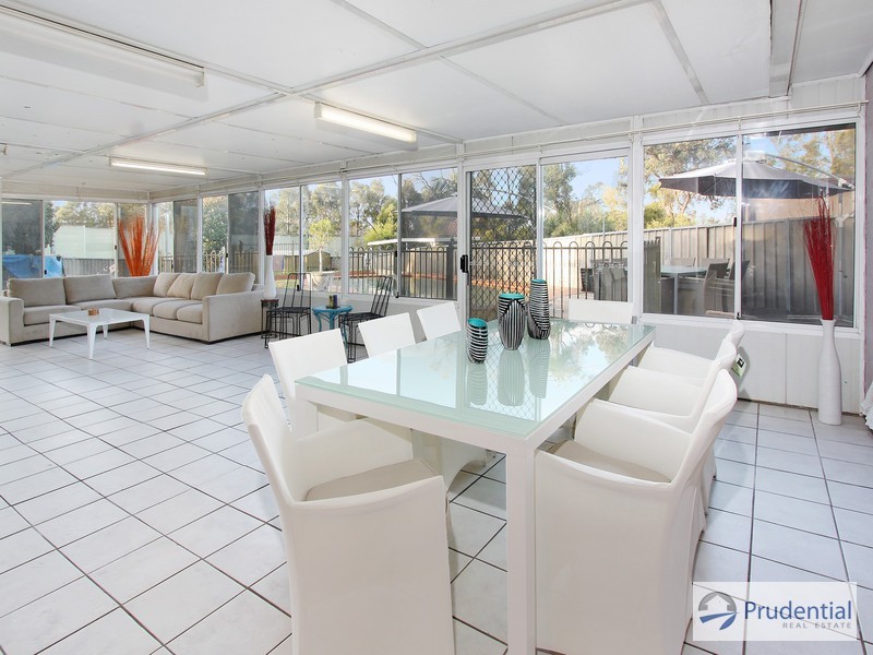 15 Sandown Cl, Casula NSW 2170