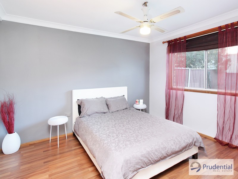 15 Sandown Cl, Casula NSW 2170