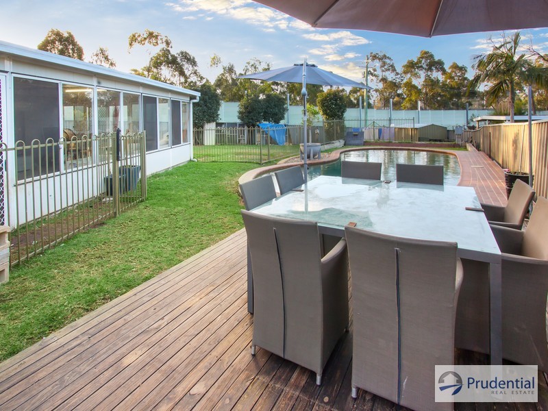 15 Sandown Cl, Casula NSW 2170