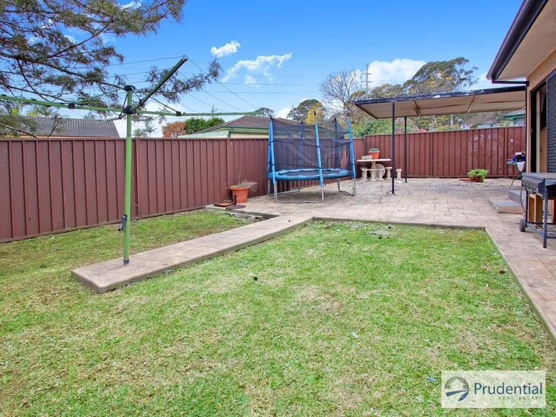 3 Leo Ave, Lurnea NSW 2170