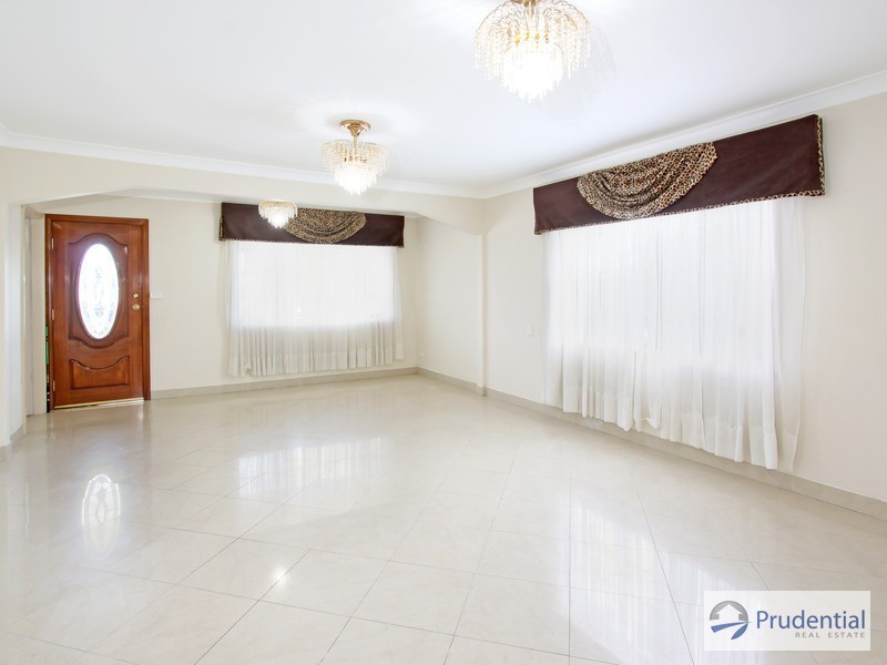 3 Leo Ave, Lurnea NSW 2170