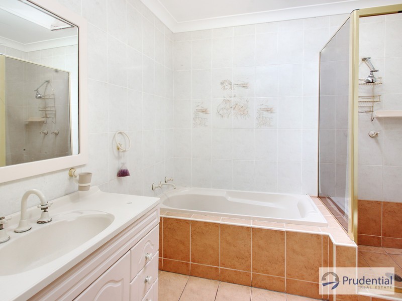 3 Leo Ave, Lurnea NSW 2170