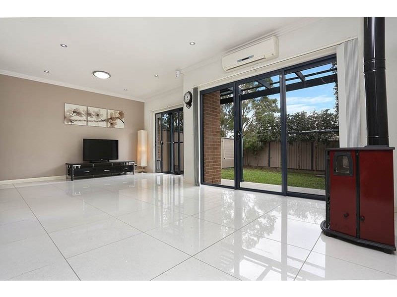 17/18 Holland Crescent, Casula NSW 2170