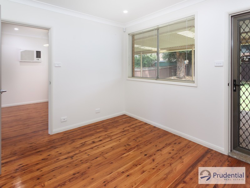 10 Phoenix Crescent, Casula NSW 2170