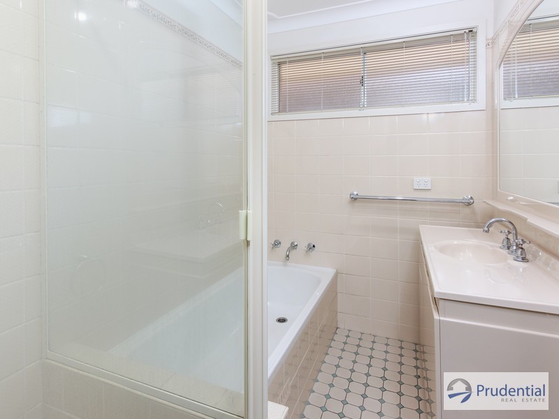 10 Phoenix Crescent, Casula NSW 2170