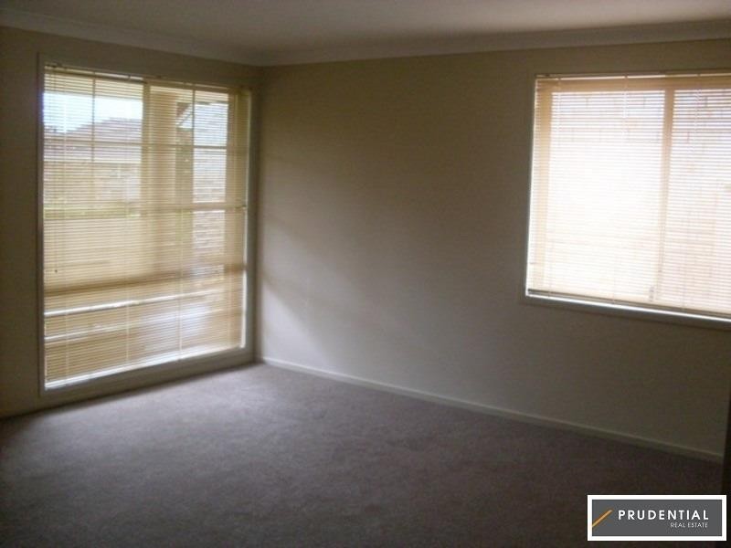 6 Woolmers Court, Wattle Grove NSW 2173