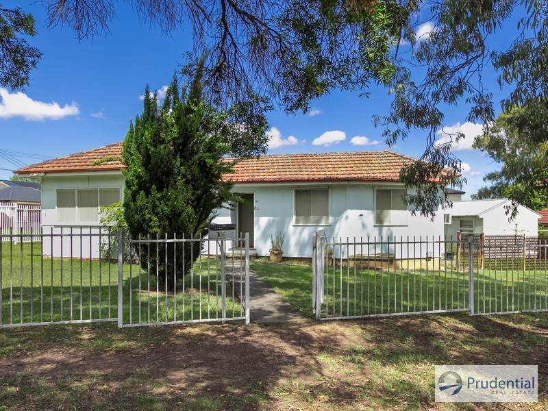 33 Maryvale Avenue, Liverpool NSW 2170