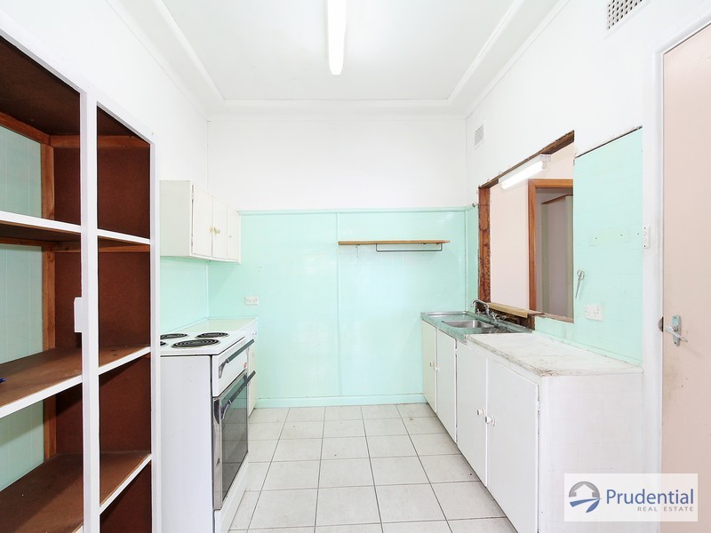 33 Maryvale Avenue, Liverpool NSW 2170