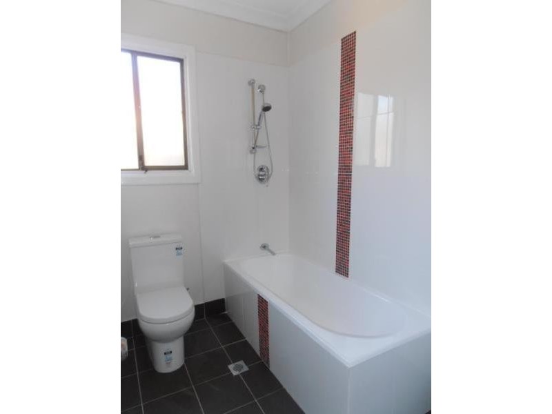 10 Park Rd, East Hills NSW 2213