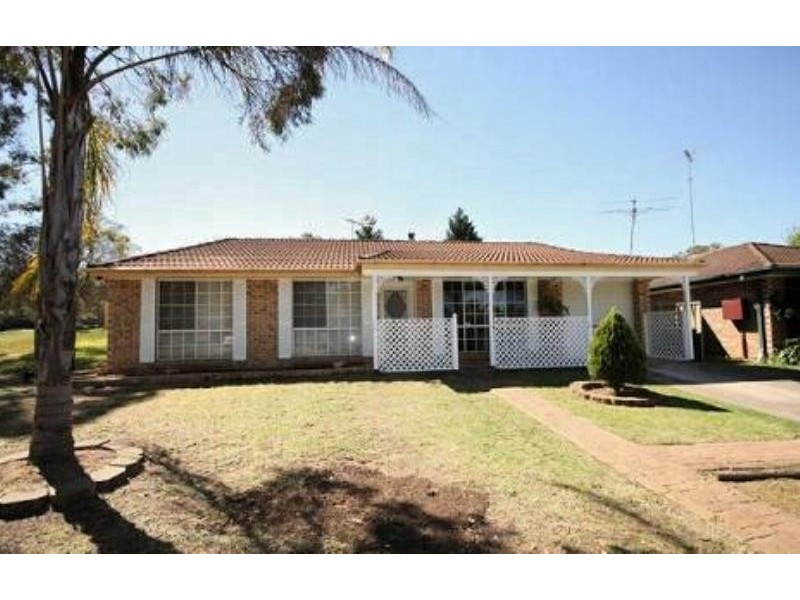 6 Namatjira Close, Eagle Vale NSW 2558