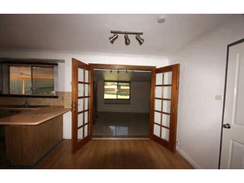 6 Namatjira Close, Eagle Vale NSW 2558