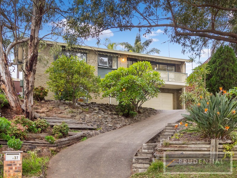 37 Gal Crescent, Moorebank NSW 2170