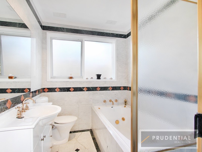 37 Gal Crescent, Moorebank NSW 2170