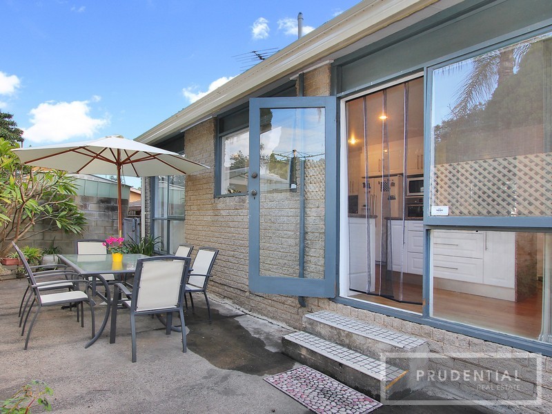 37 Gal Crescent, Moorebank NSW 2170