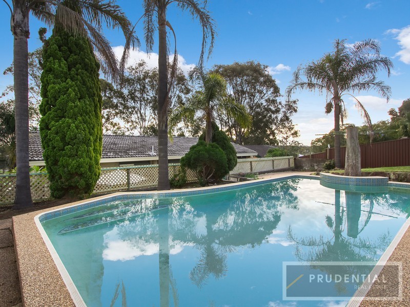 37 Gal Crescent, Moorebank NSW 2170