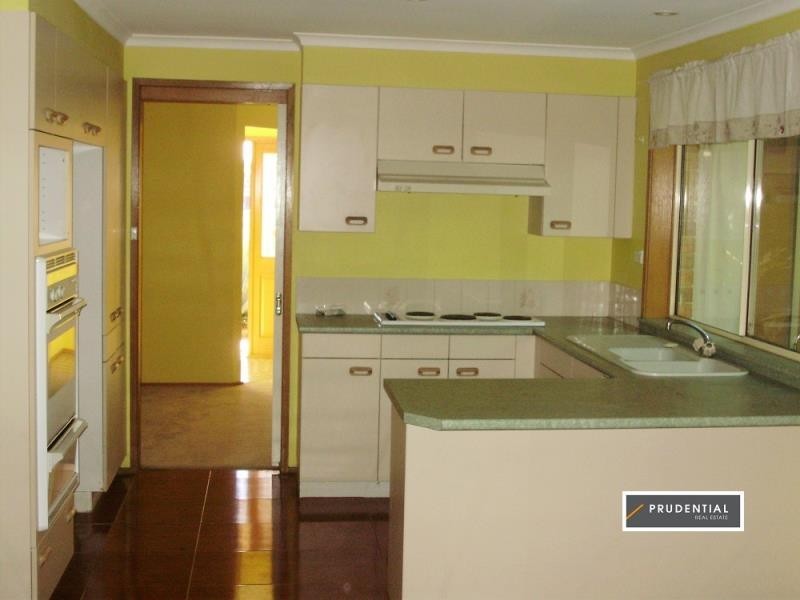 4 Esher Mews, Wattle Grove NSW 2173