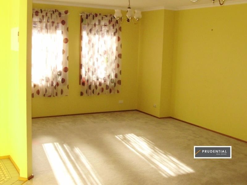 4 Esher Mews, Wattle Grove NSW 2173