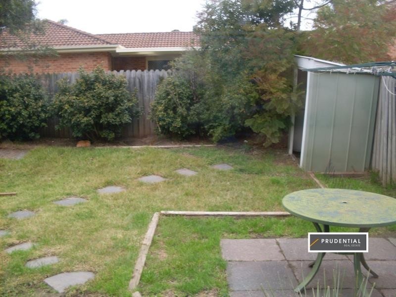 4 Esher Mews, Wattle Grove NSW 2173