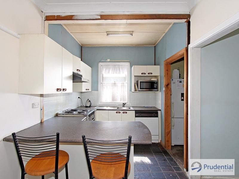 16 Dale Ave, Liverpool NSW 2170