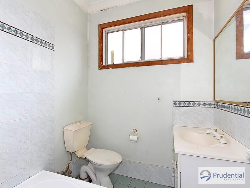 16 Dale Ave, Liverpool NSW 2170