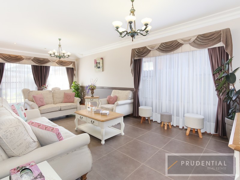 36 Beltana Court, Wattle Grove NSW 2173