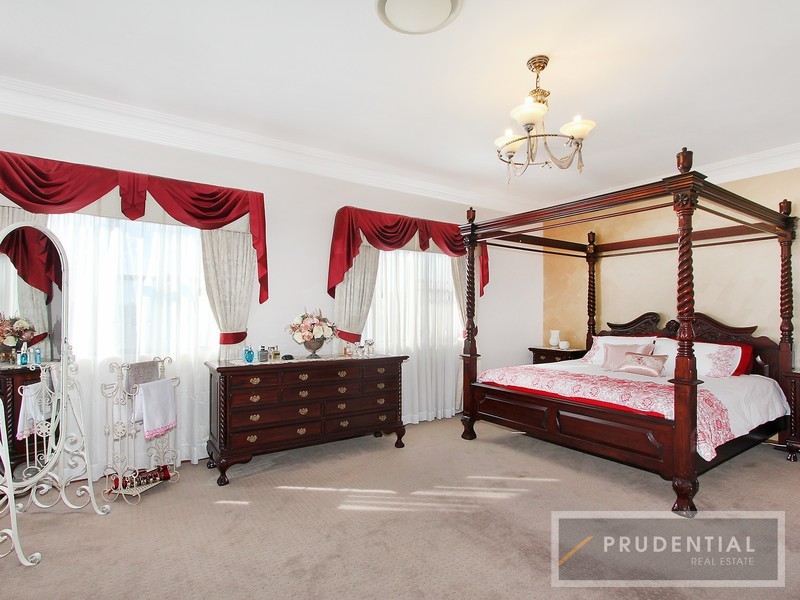 36 Beltana Court, Wattle Grove NSW 2173