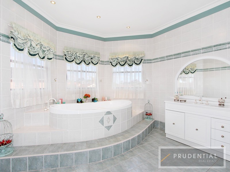 36 Beltana Court, Wattle Grove NSW 2173