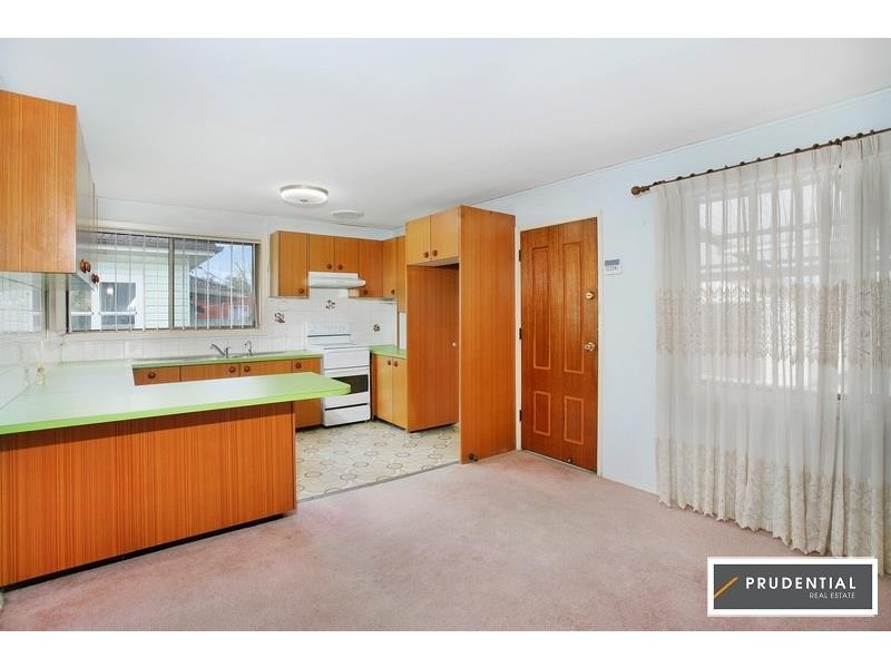25 Weir Cres, Lurnea NSW 2170