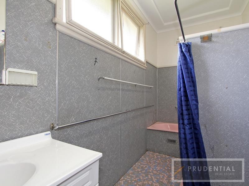 36 Hill Rd, Lurnea NSW 2170