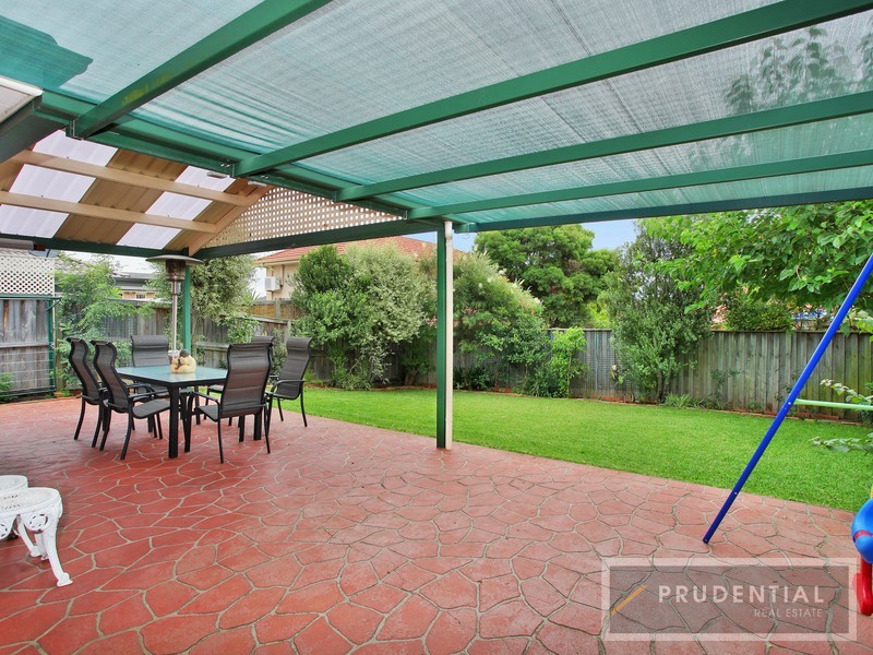 8 Nettletree Place, Casula NSW 2170