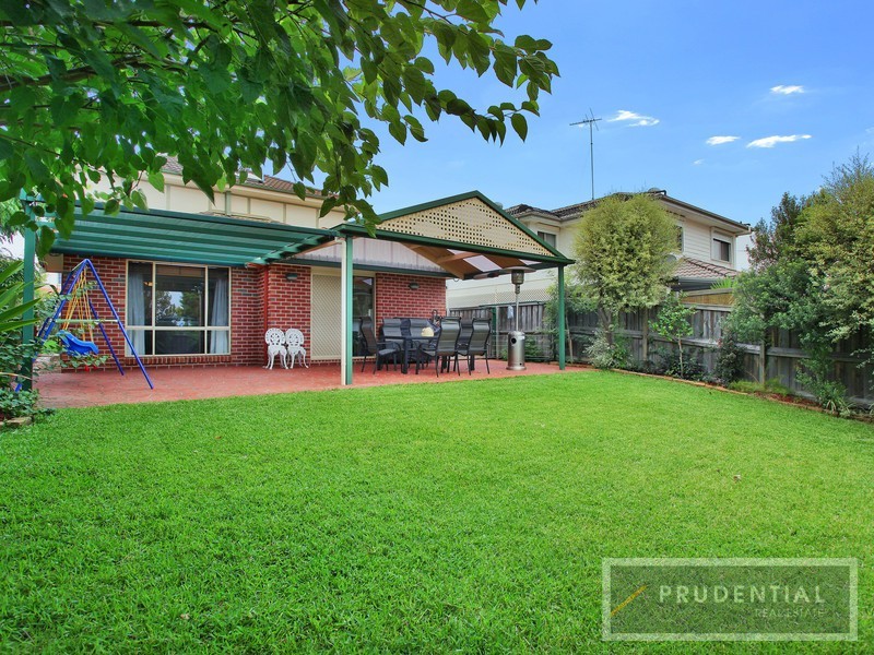 8 Nettletree Place, Casula NSW 2170