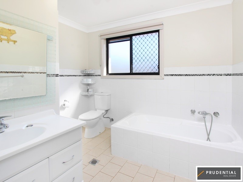 4/5 Macdonald Avenue, Lurnea NSW 2170