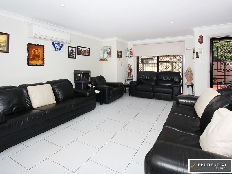 4/5 Macdonald Avenue, Lurnea NSW 2170