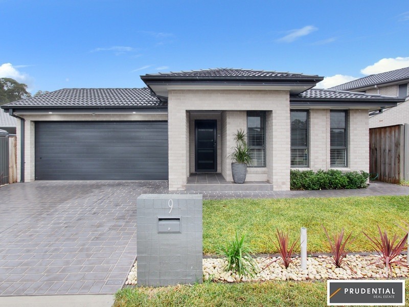 9 Corsair Avenue, Middleton Grange NSW 2171