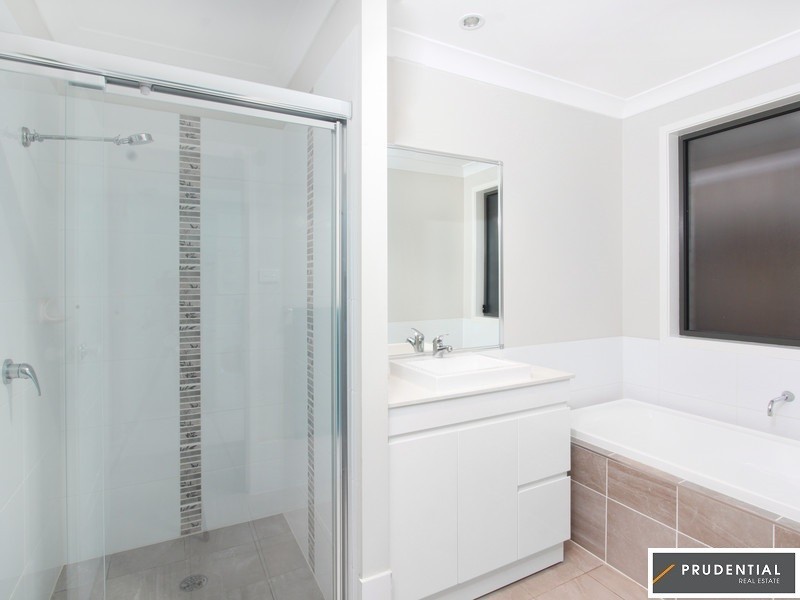 9 Corsair Avenue, Middleton Grange NSW 2171