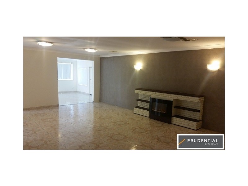 7 Holly Ave, Chipping Norton NSW 2170