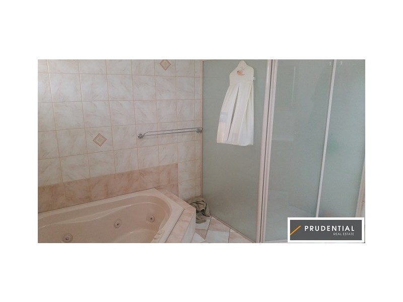 7 Holly Ave, Chipping Norton NSW 2170