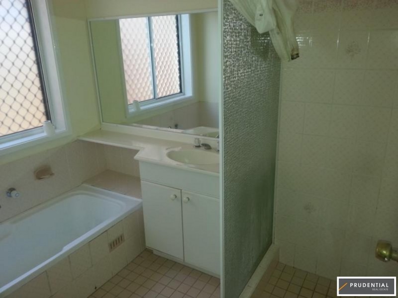 25 Sparrow Lane, Green Valley NSW 2168