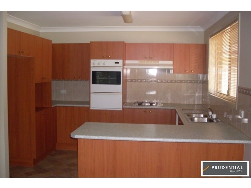 6 Woolmers Court, Wattle Grove NSW 2173